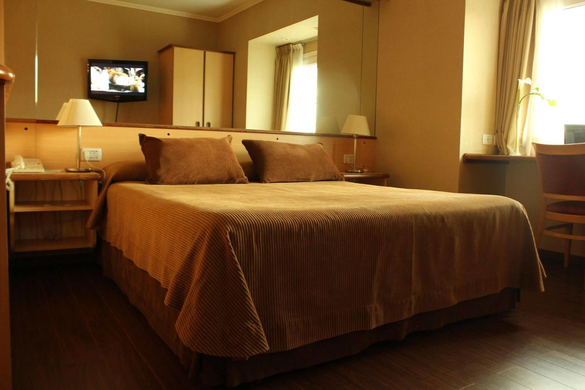 Hotel Aeroparque Inn & Suites Buenos Aires Exterior photo