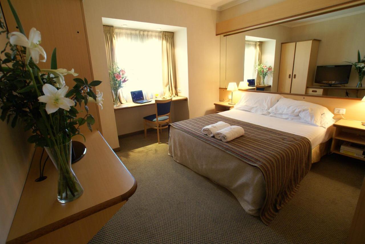 Hotel Aeroparque Inn & Suites Buenos Aires Exterior photo